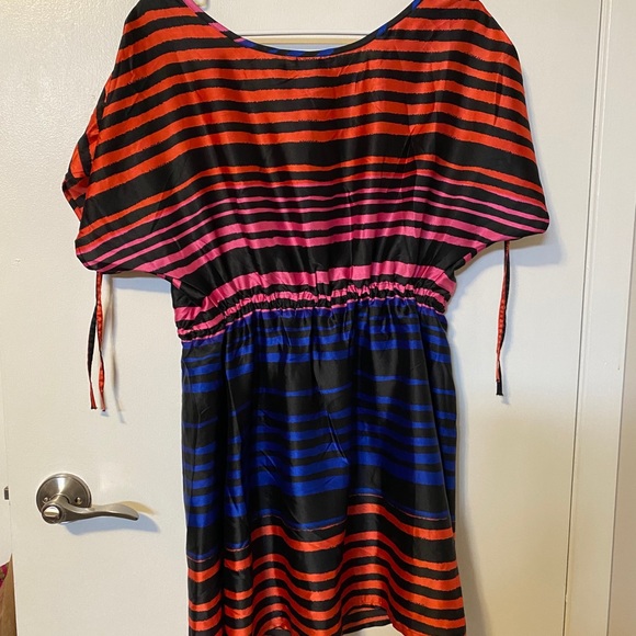 2/$40  —— H&M Dress - Picture 4 of 5